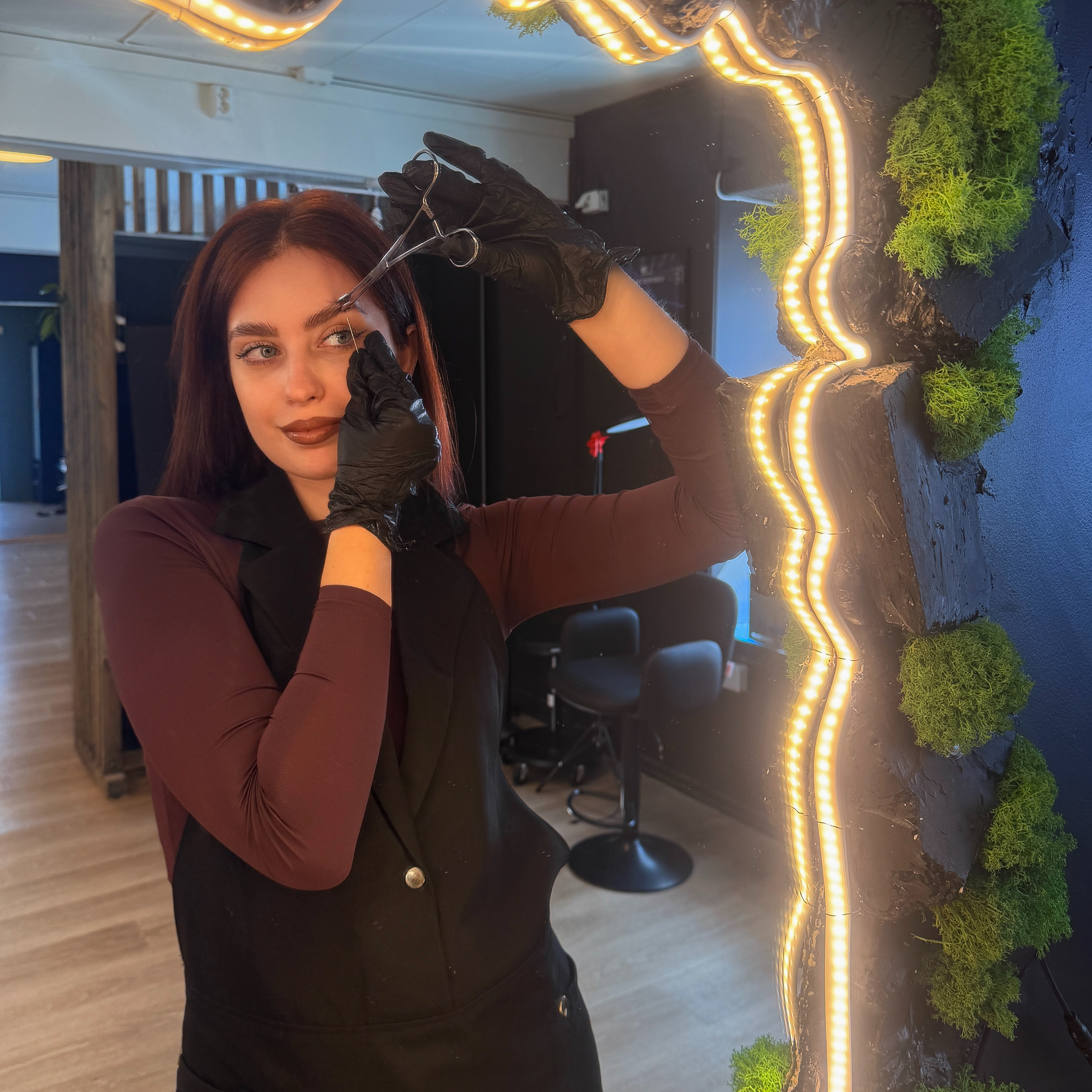Victoria, piercing-spesialist hos Eternal Sign